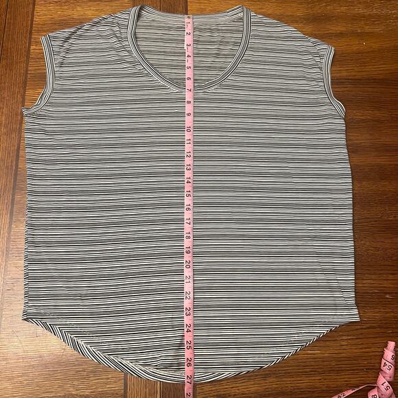 Athleta Cloudlight Stratus Tee L Black Cream
Stripe Travel - Picture 12 of 14